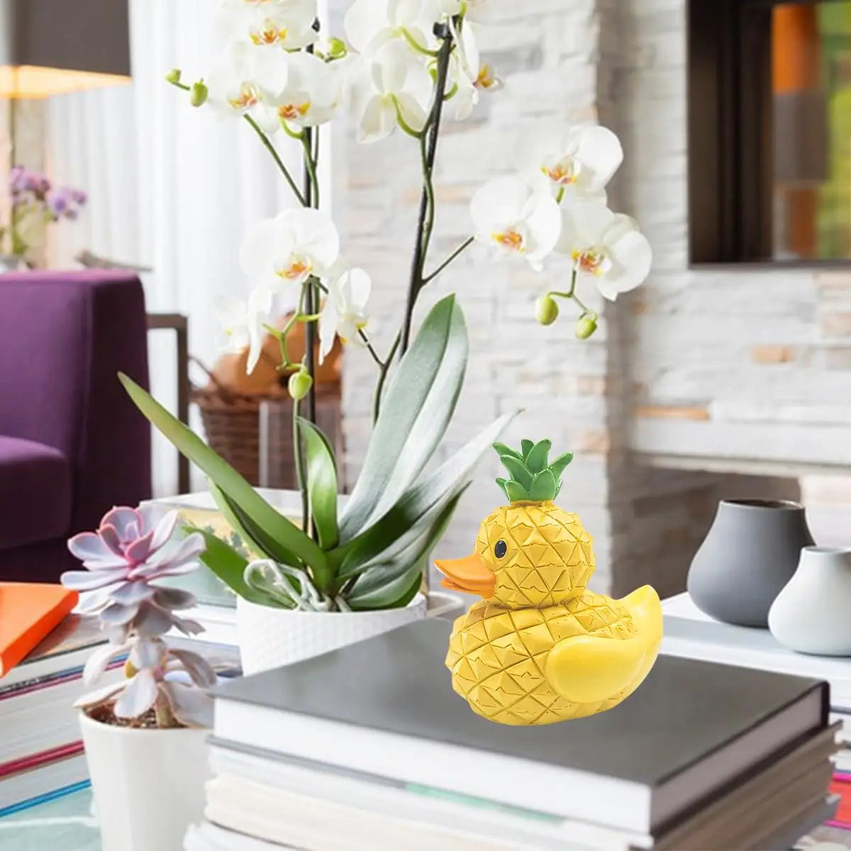 PiñaDuck — Figura Decorativa de Resina
