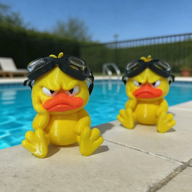 Patito Nadador Enojado — Figura Decorativa